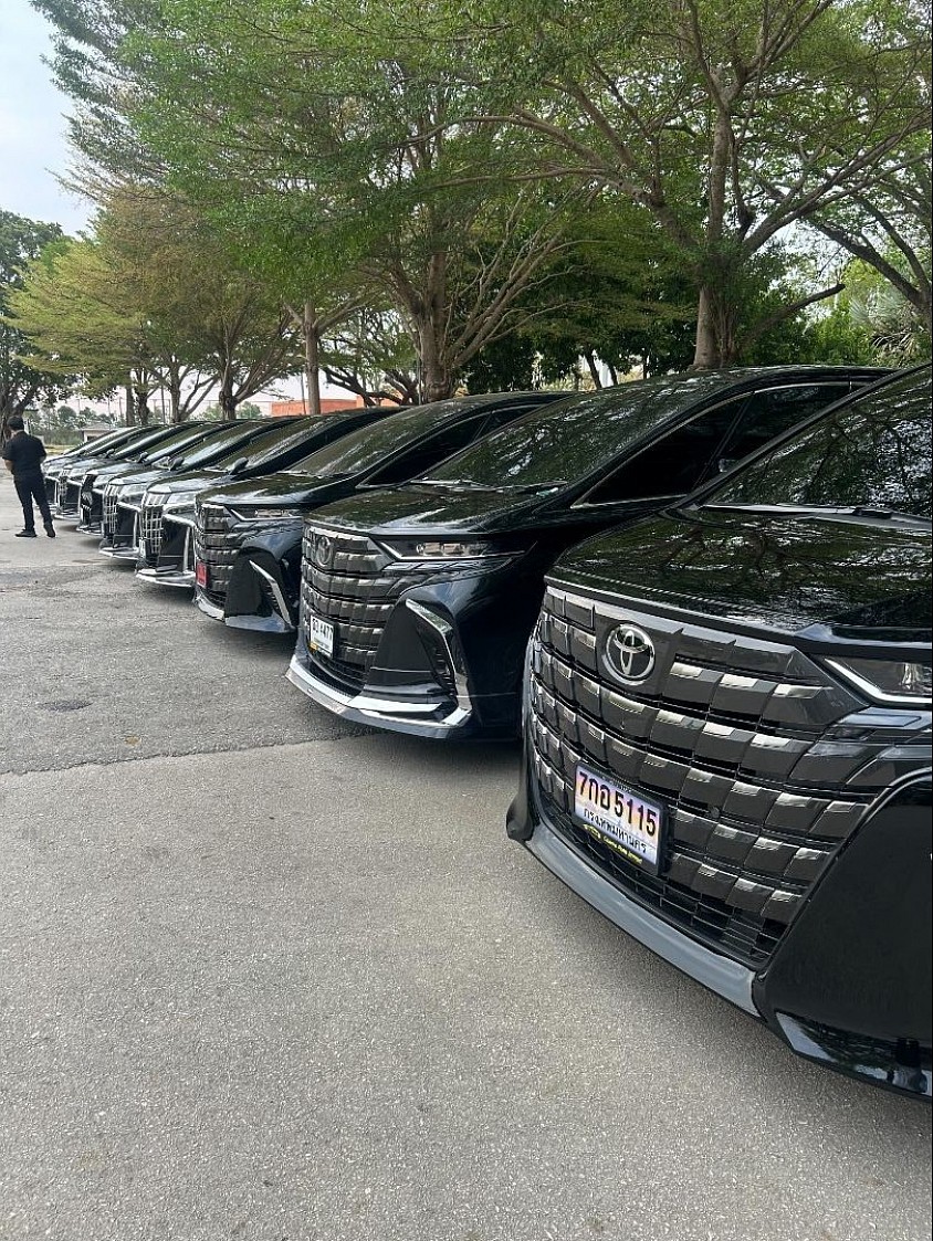 บริการเช่ารถพร้อมคนขับ รับส่งสนามบิน เหมารถนำเที่ยว ทั่วประเทศไทย บริการดุจญาติมิตร ปลอดภัยทุกเส้นทาง